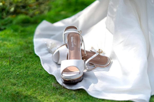 Comment créer une ambiance lumineuse avec des guirlandes?